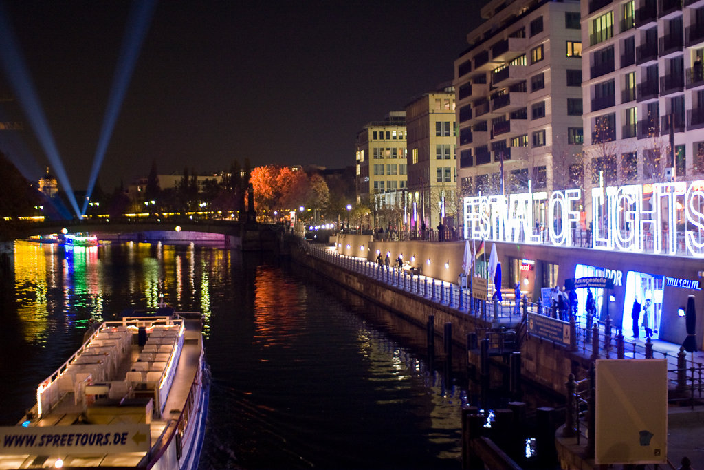 Die Spree neben dem Dom