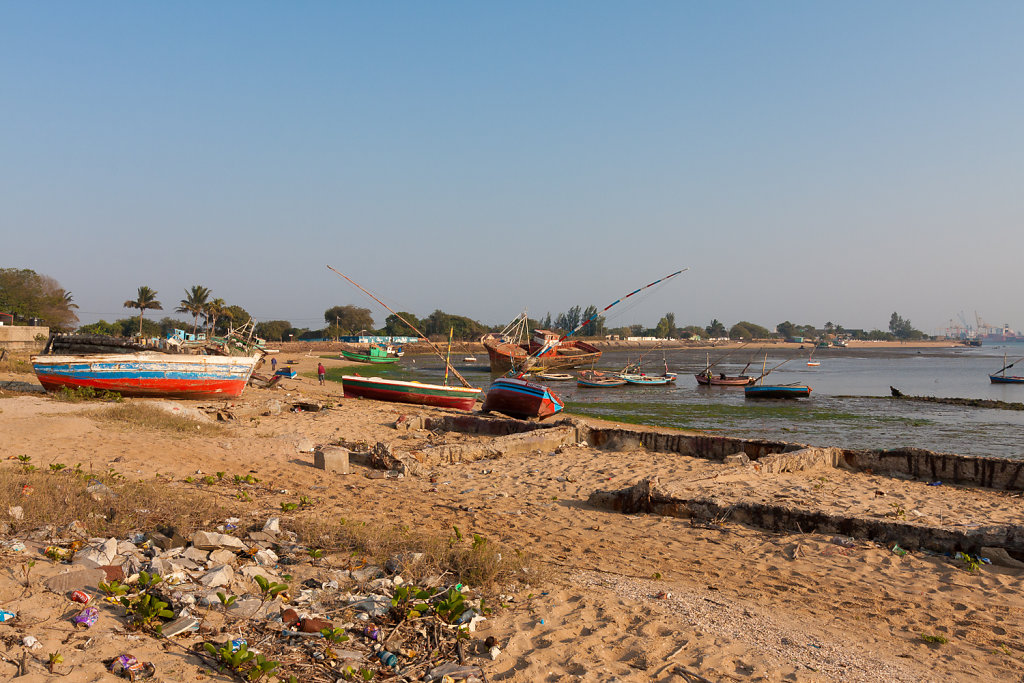 Fischerboote in der Bucht von Maputo